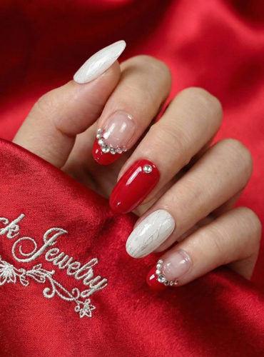 ブラックジュエリー1月限定キャンペーンネイル｜武蔵小山のネイルサロン