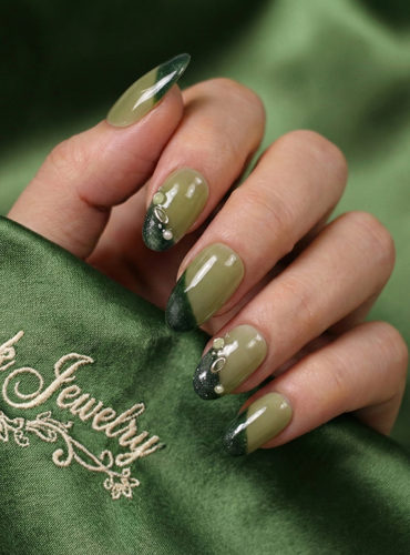 ブラックジュエリー1月限定キャンペーンネイル｜武蔵小山のネイルサロン