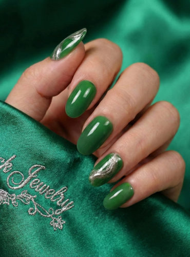 ブラックジュエリー1月限定キャンペーンネイル｜武蔵小山のネイルサロン