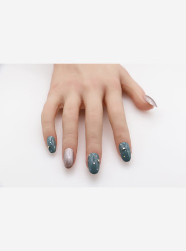 ブラックジュエリー8月限定キャンペーンネイル|武蔵小山のネイルサロン