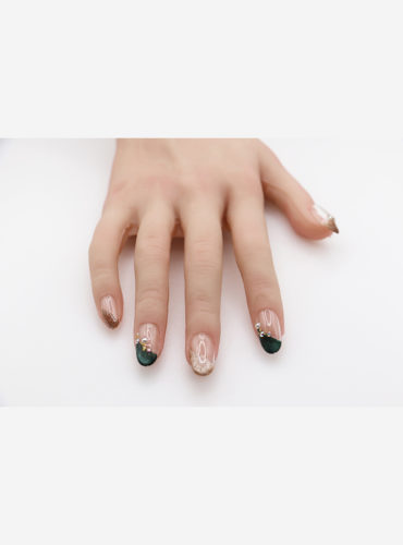 ブラックジュエリー8月限定キャンペーンネイル|武蔵小山のネイルサロン